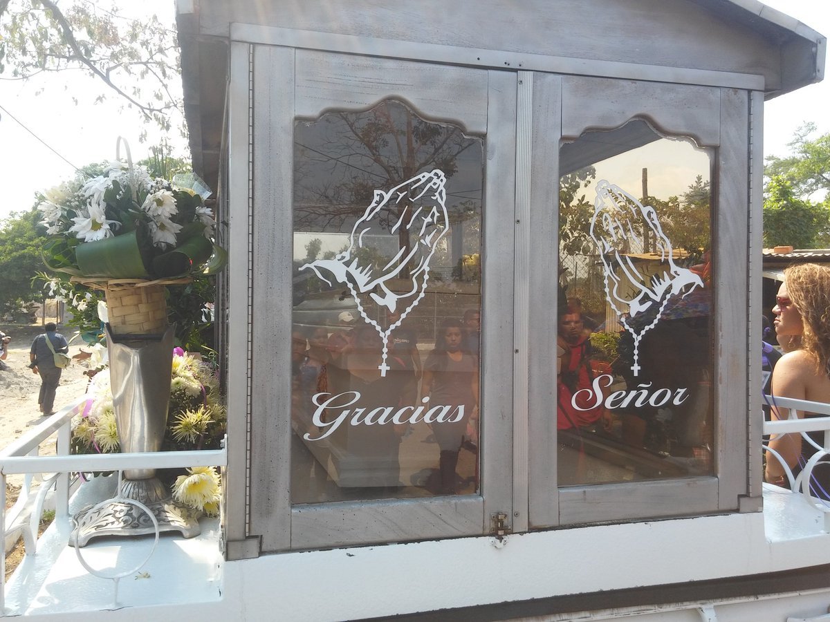 Sepelio de las hermanas asesinadas en Nejapa