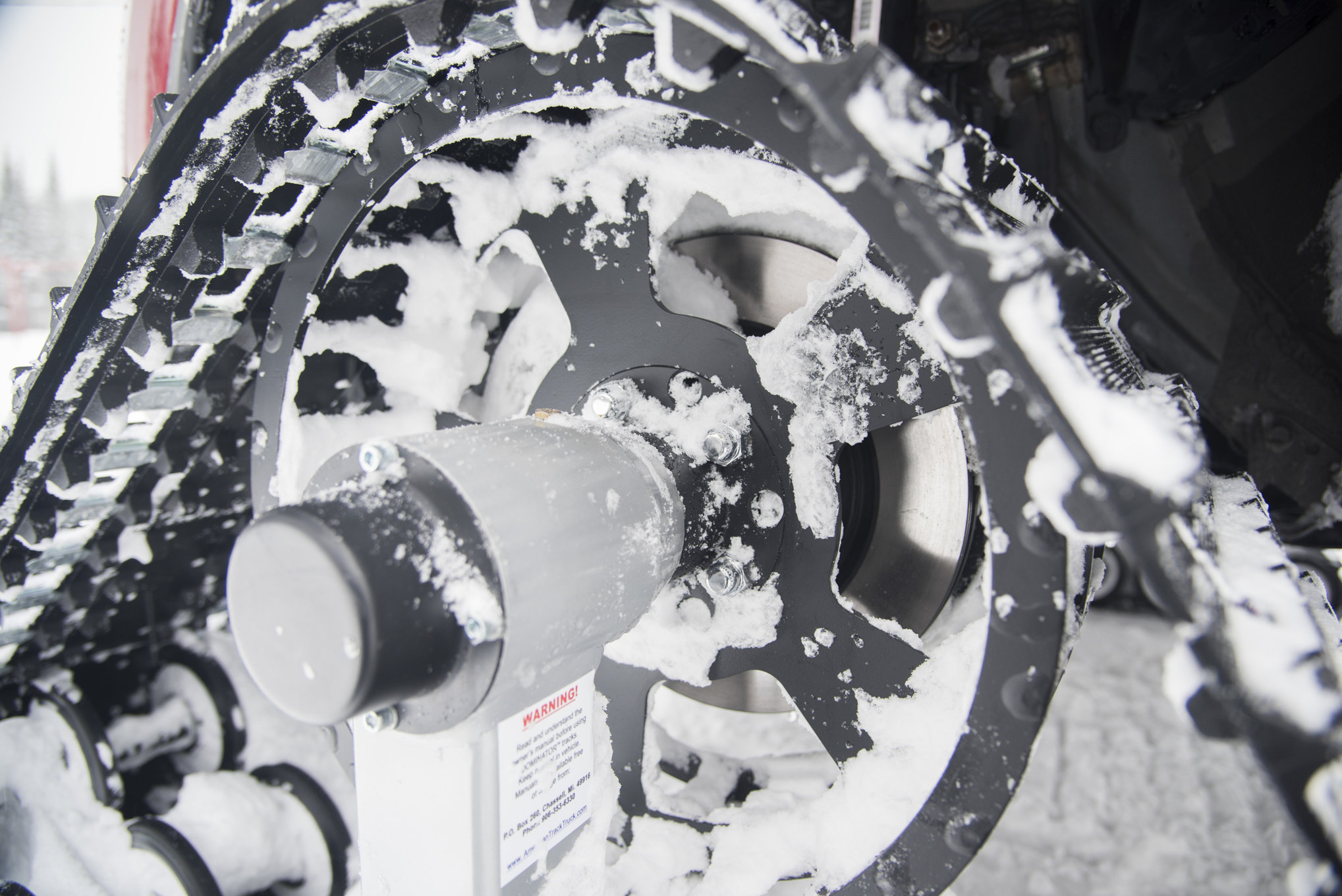 Nissan’s number one-selling product in Canada has been transformed into an extreme prototype, which sits on heavy-duty snow tracks measuring 30”/76 cm in height, 48”/122 cm in length and the individual track width is 15”/38 cm.