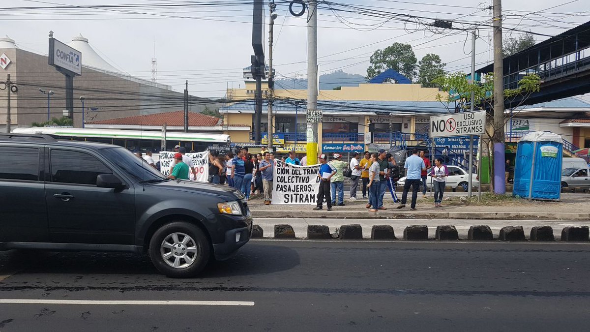 Protesta en apoyo al Sitramss