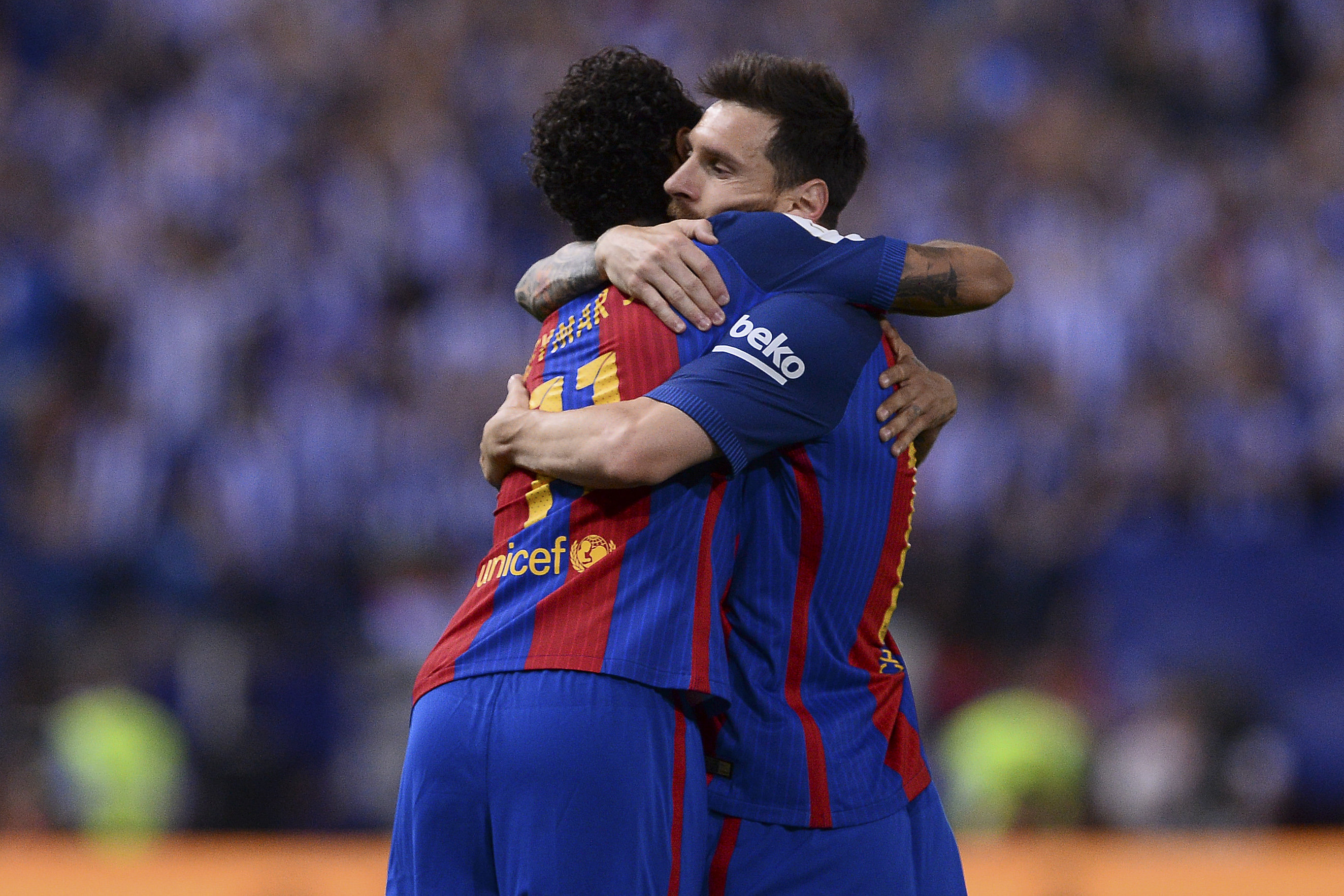Barcelona's Brazilian forward Neymar (L) celebrates with Barcelona's Argentinian forward Lionel Messi after scoring during the Spanish Copa del Rey (King's Cup) final football match FC Barcelona vs Deportivo Alaves at the Vicente Calderon stadium in Madrid on May 27, 2017. / AFP PHOTO / Josep LAGO