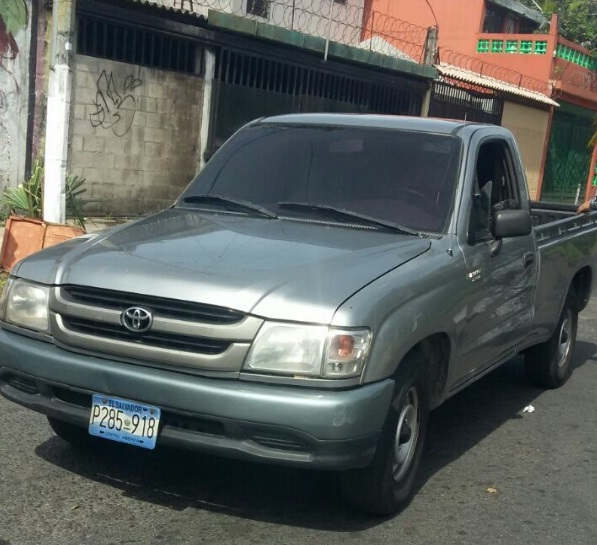 Carro con partes hurtadas