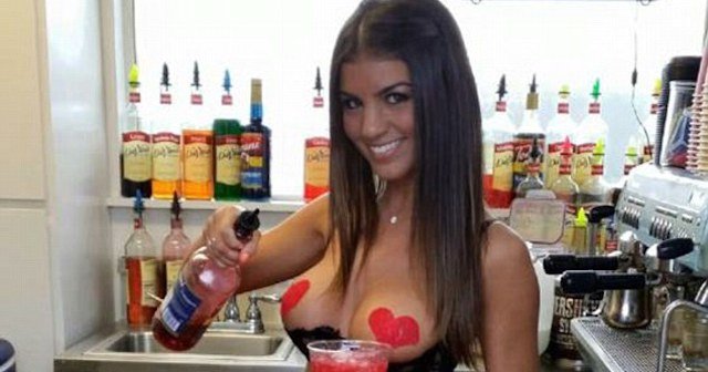 Is this the sexiest coffee shop in the whole world?Gorgeous entrepreneur Carlie Jo and her team of beautiful baristas strip down to bikinis and lingerie to serve hot and cold drinks at her shop called ëBikini Beans Espressoí in Kent, Washington. As well as being extremely popular in the local area and attracting five star reviews on Yelp, the shop has a huge following on Facebook and Instagram. 