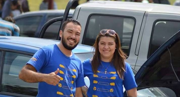 pareja de accidente en moto