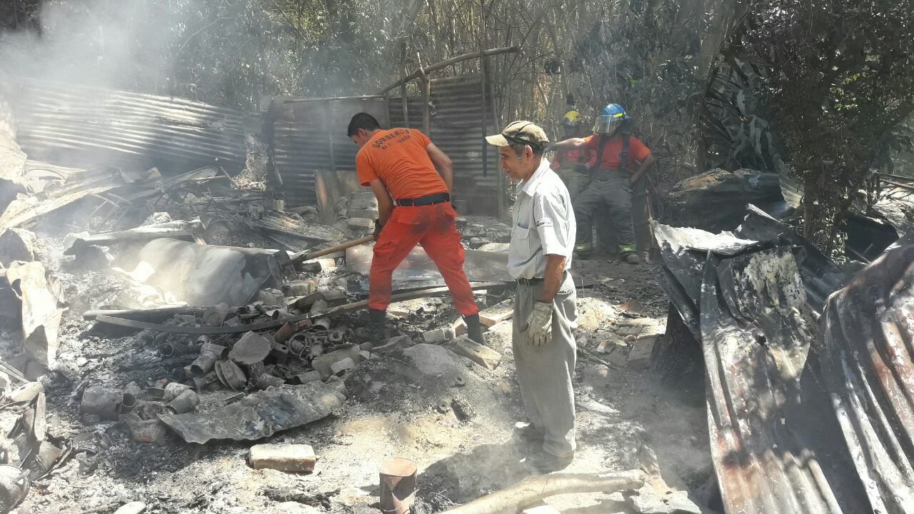 Incendio en vivienda de lámina2