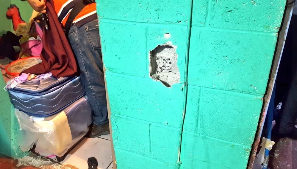 Casa con billetes en la San Luis