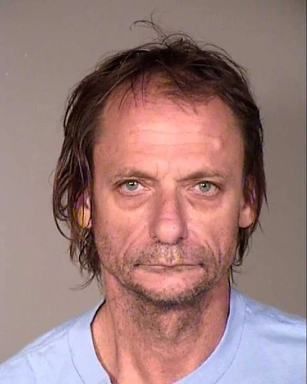 hombre en estados un orina carro