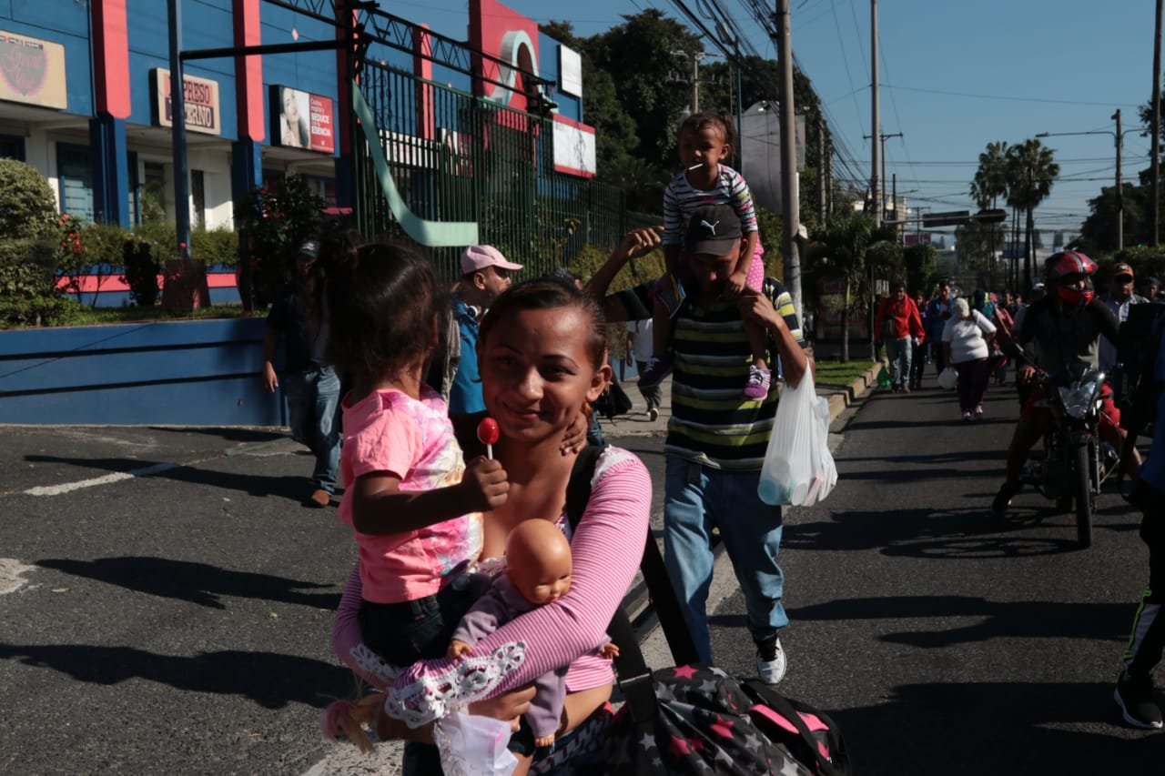 Familia sobrevive con $50