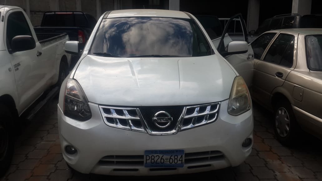 Camioneta de lujo Nissan