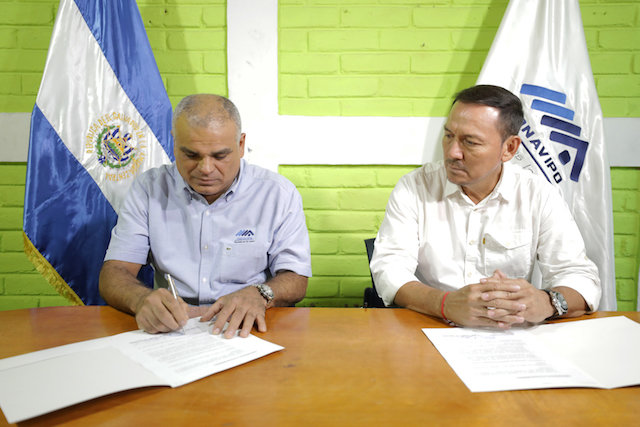 Presidente de FONAVIPO y alcalde de Ereguayquín firmaron 