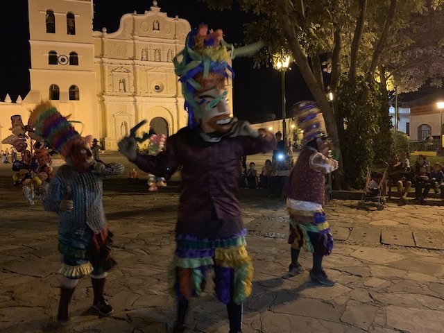 BAILE DE LOS DIABLILLOS