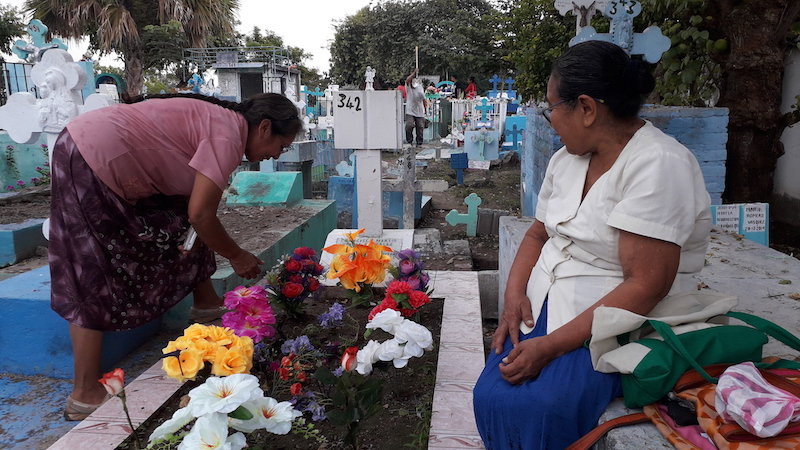 madre Francisca y Victoria Martínez