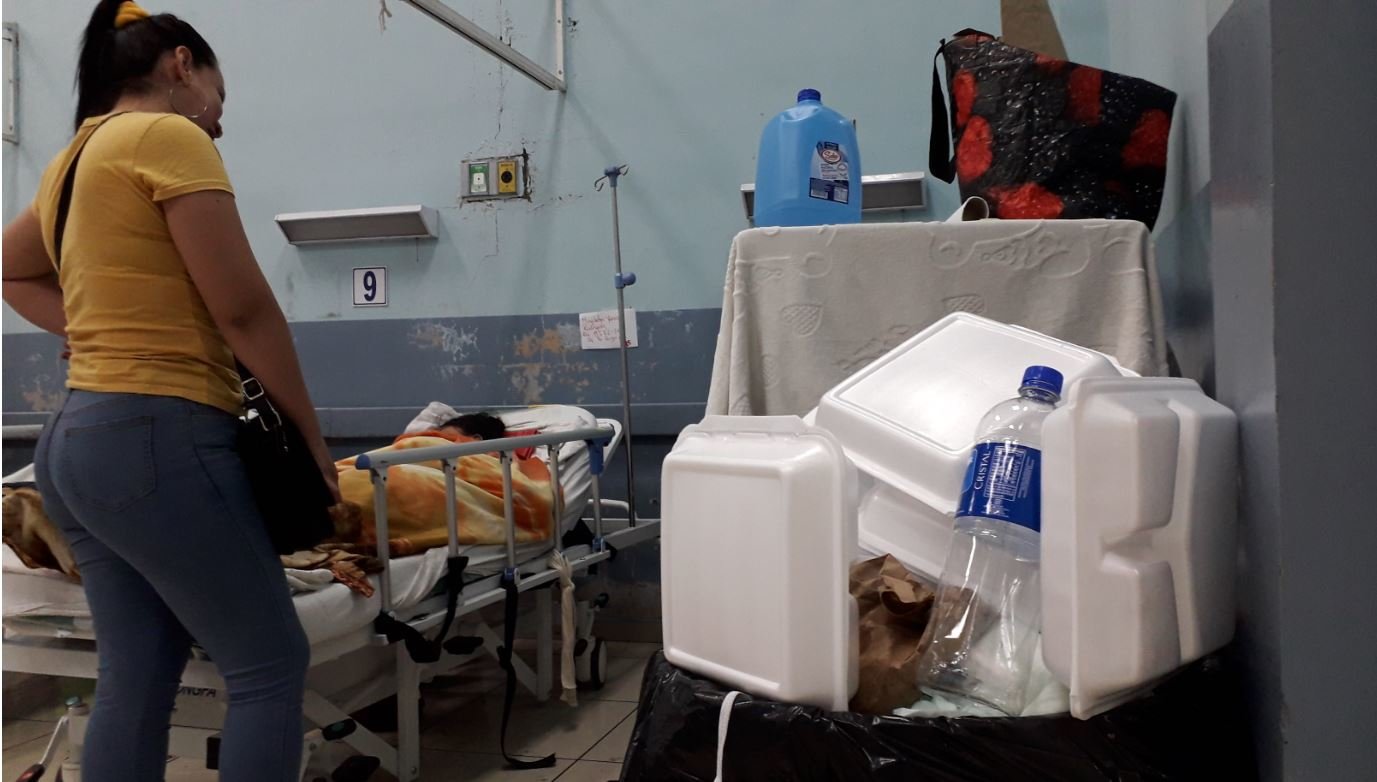 Pacientes entre la basura Ok