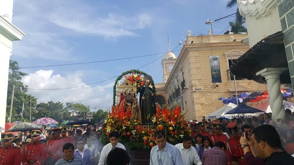 Procesión en Santa Ana