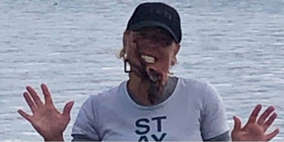 Jamie Bisceglia, posó con un pulpo en su cara y la mordió inyectándole veneno. Jamie Bisceglia, posó con un pulpo en su cara y la mordió inyectándole veneno.
