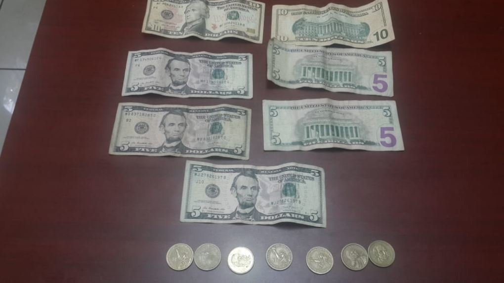 $52 dólares