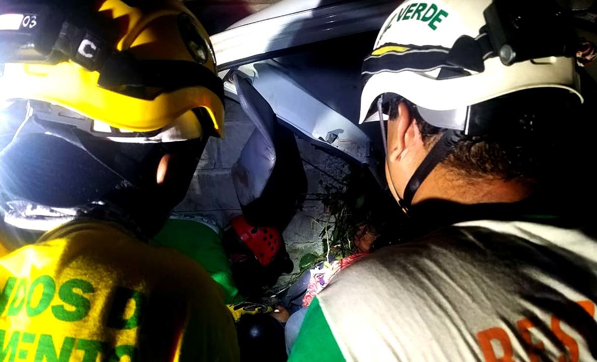 Accidente en Quezaltepeque con atrapados 5