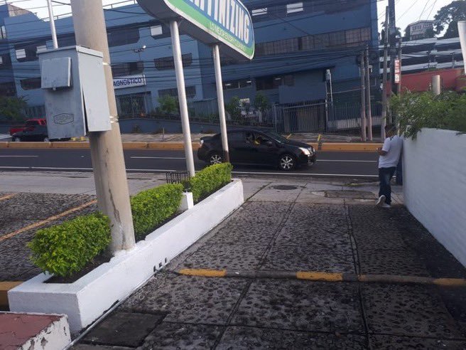 Hombre se duerme al volante en la Esclaón