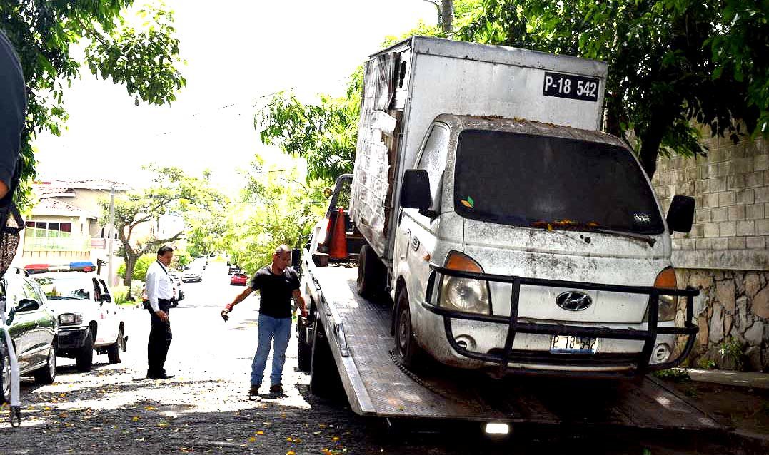 Retiro de vehículos en calles de Antiguo Cuscatlán 4