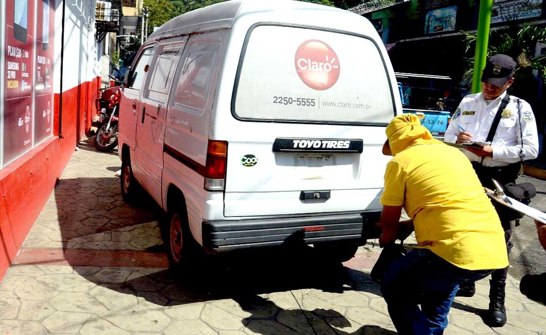 Decomisan placas a vehículo de Claro en La Libertad