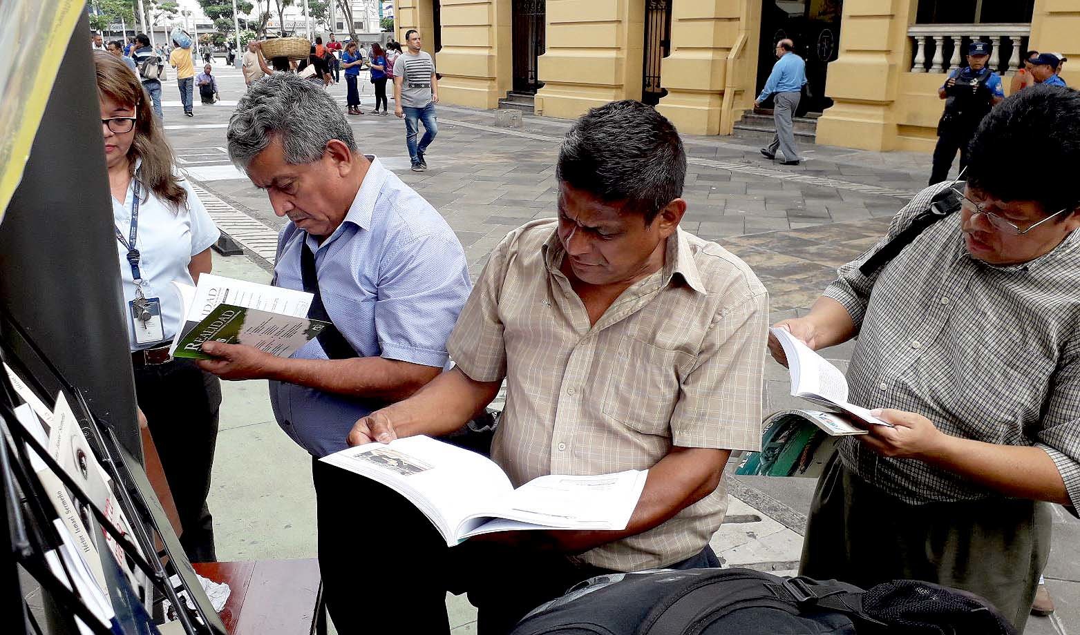Biblioteca Nacional Regala Libros 8