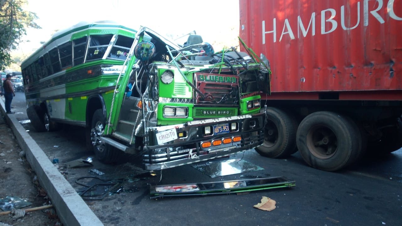 Choque bus carretera a Sonsonate