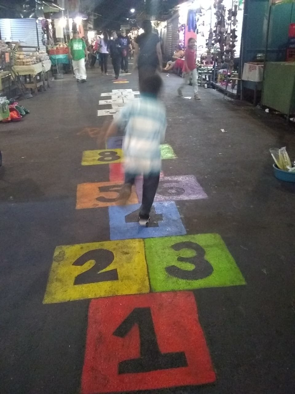 Niños jugando en la calle