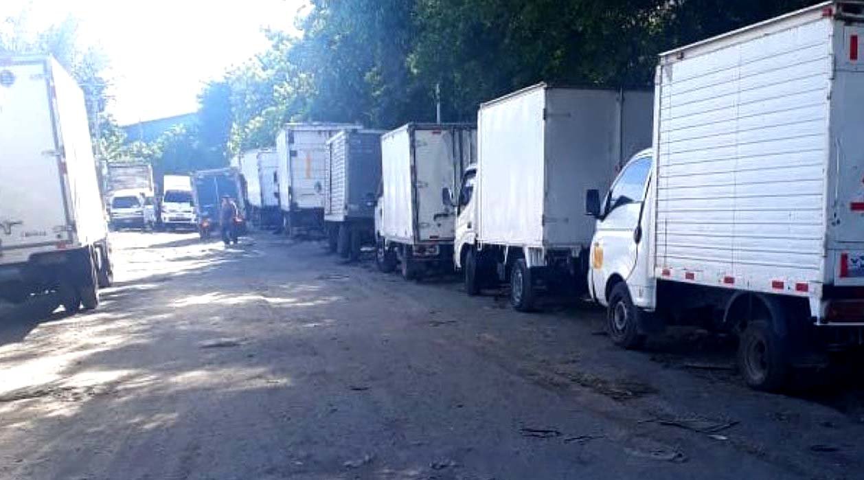Camiones se toman las calles de Santa Lucía Ilopango 1