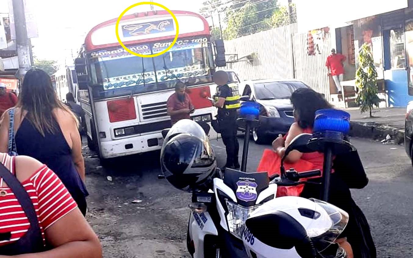 Multan a buseros por estar echados en Soyapango 1