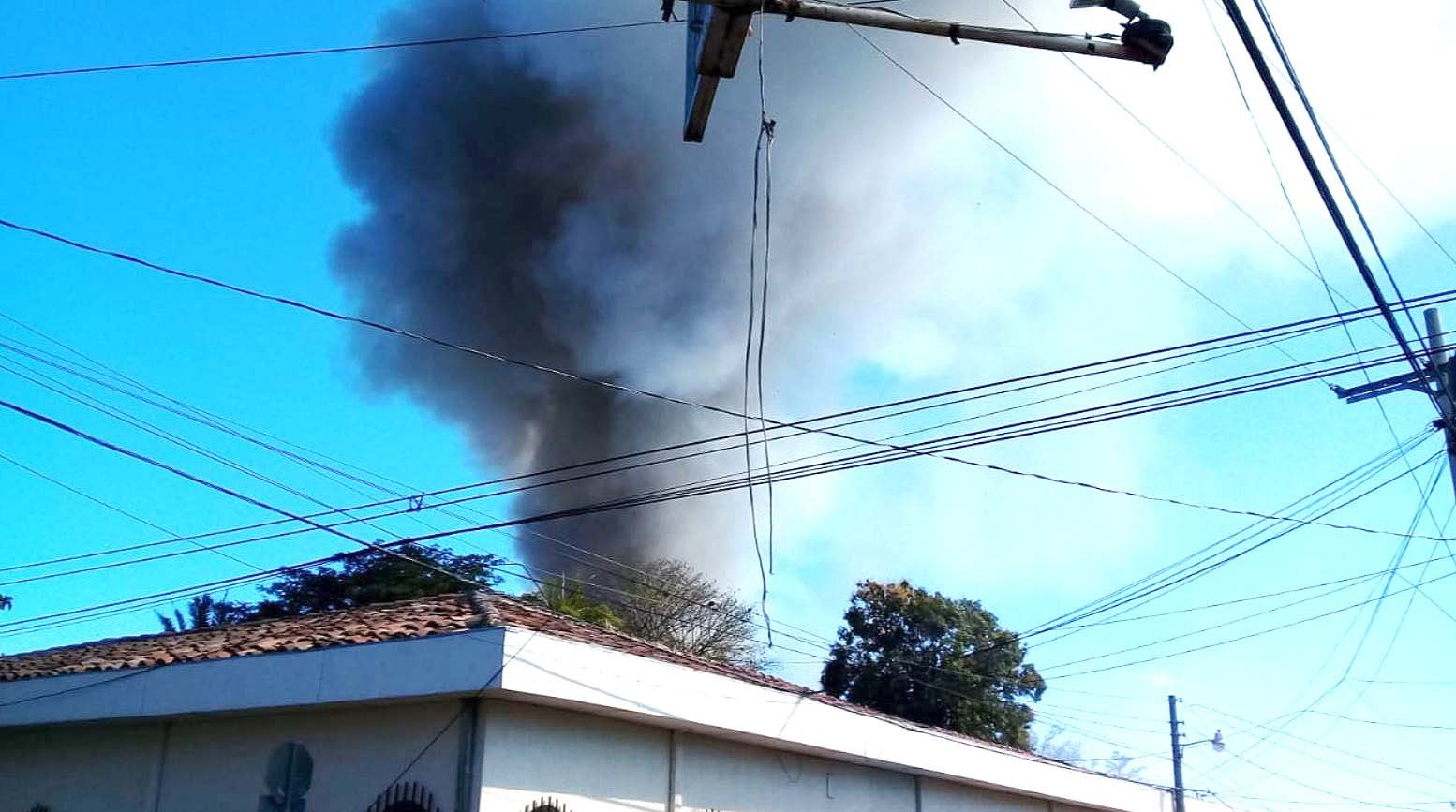 Incendio en venta de pólvora en San Francisco Gotera 3