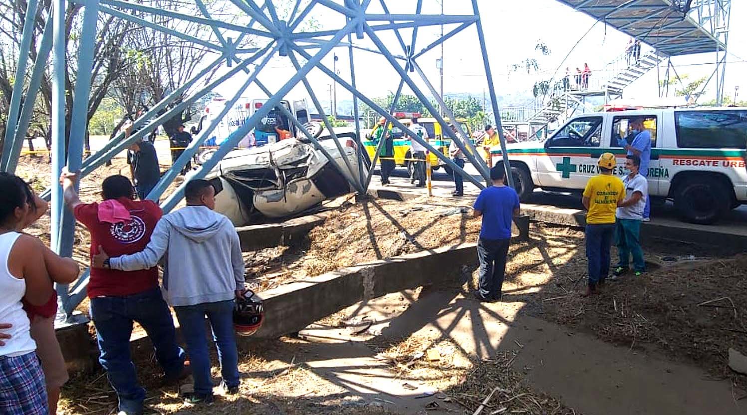 Niña de tres años muere en accidente autopista a Comalapa 4
