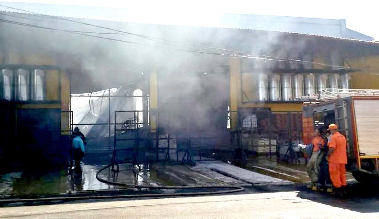Incendio en ferretería de San Miguel 2