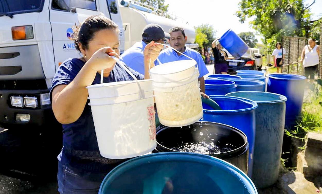 Plan de contigencia de Anda y MOP para abastecer de agua a la población 2