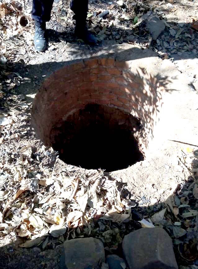 Rescatan a una anciana que cayó en pozo 2