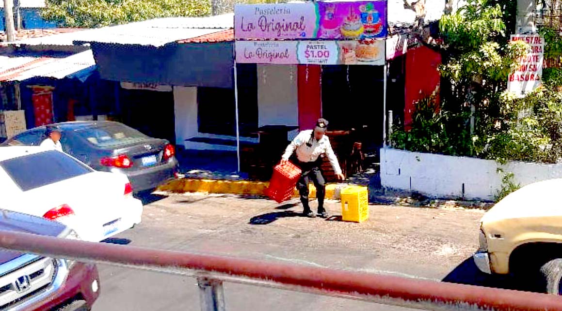 Retiran objetos que estorban en las calles de Mejicanos 1