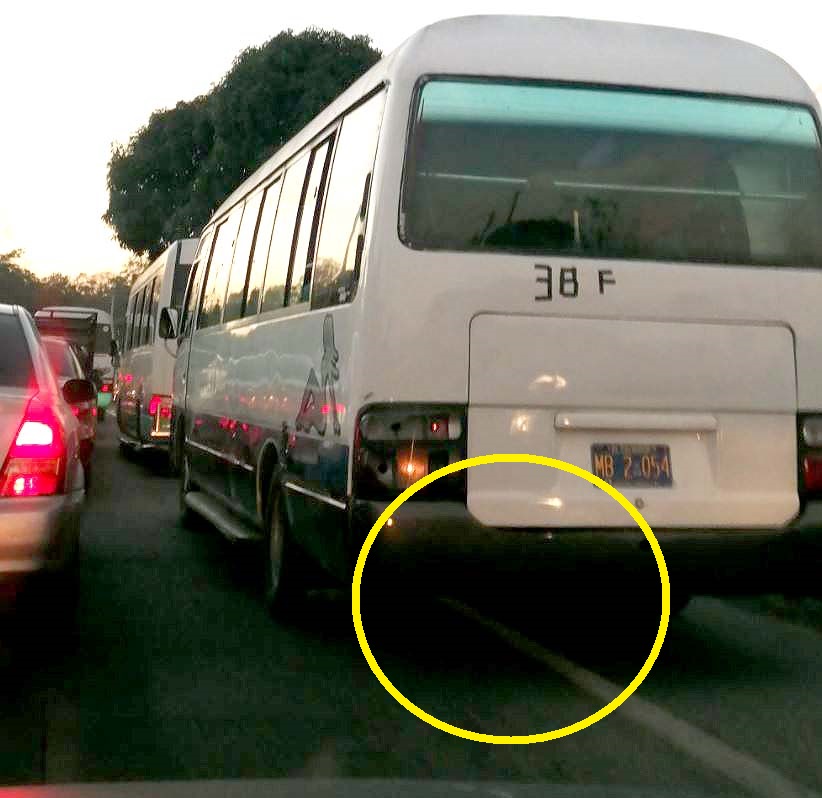 Denuncia a motoristas por hacer uso del carril de emergencia 2