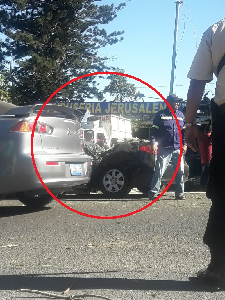 Carro en Los Planes 2