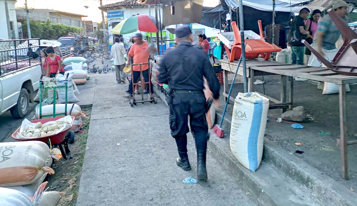 PNC verifica que no haya acaparamiento de productos