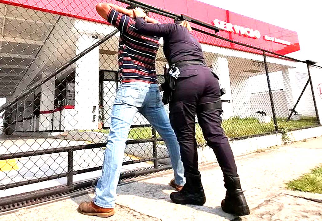 Enfermera y policía a la vez 5