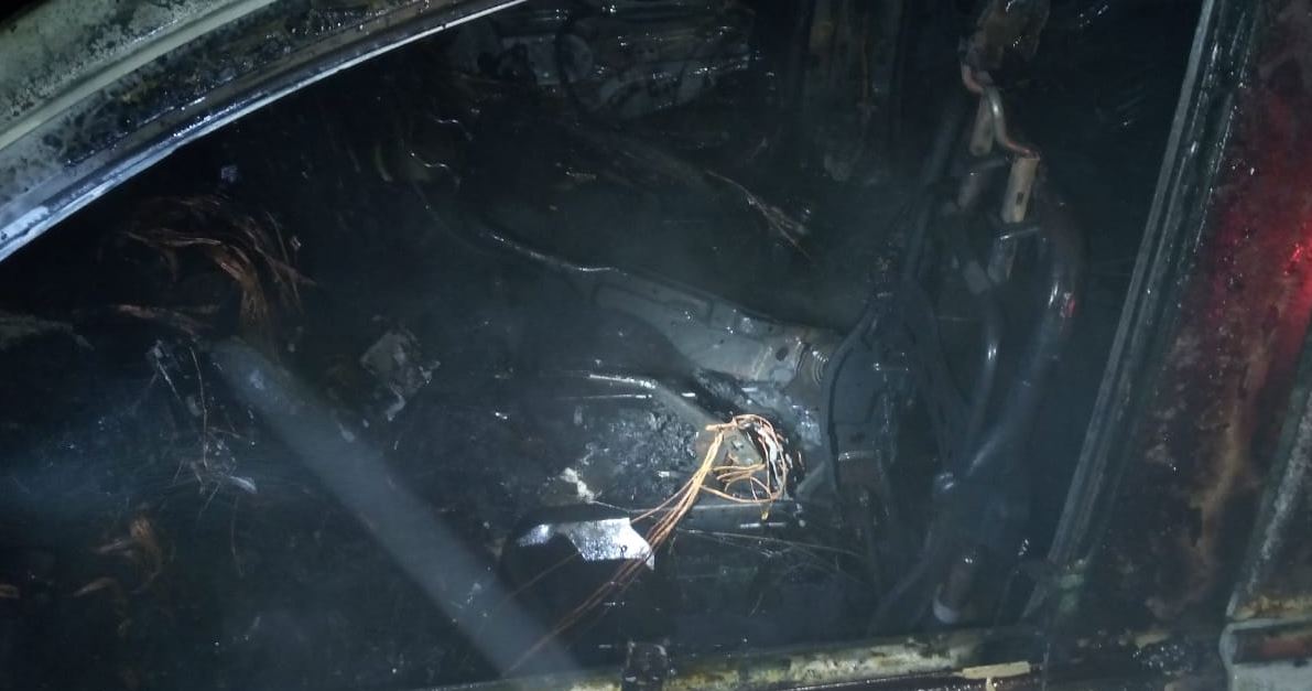 Carro incendiado en San Martín3