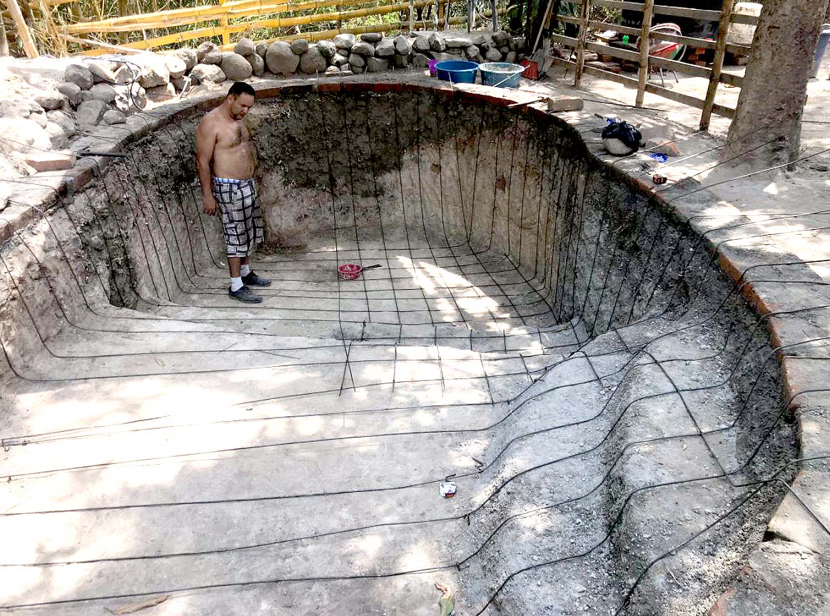 Construyen una piscina en Panchimalco 2