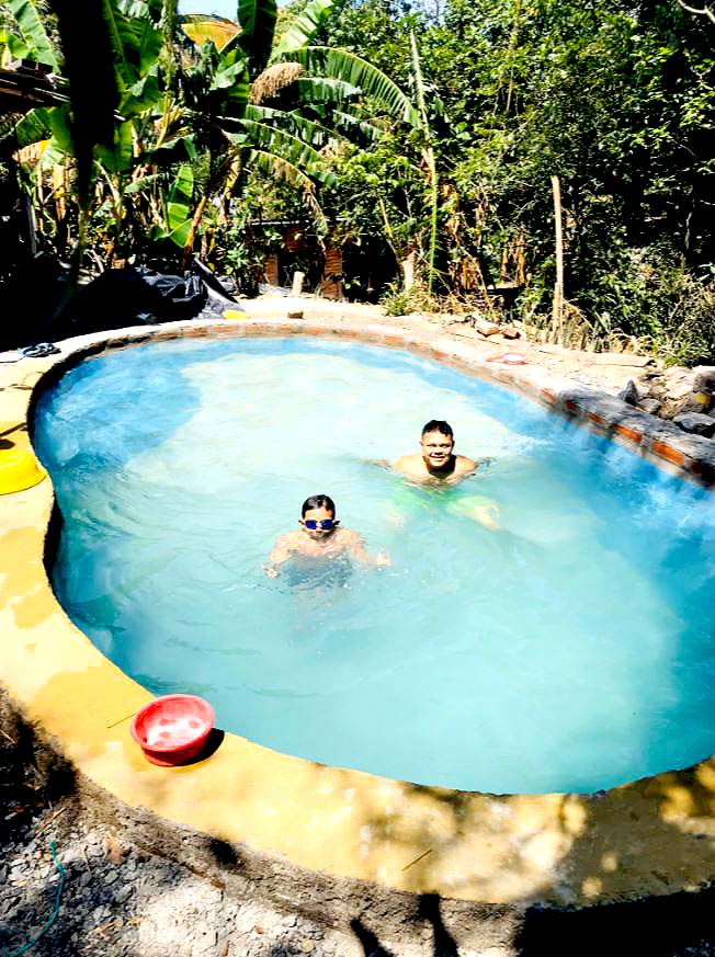 Construyen una piscina en Panchimalco 4