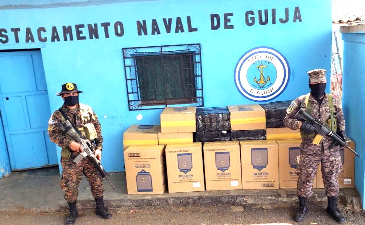 Decomisan cajas de cigarro en la Laguna de Güija 3