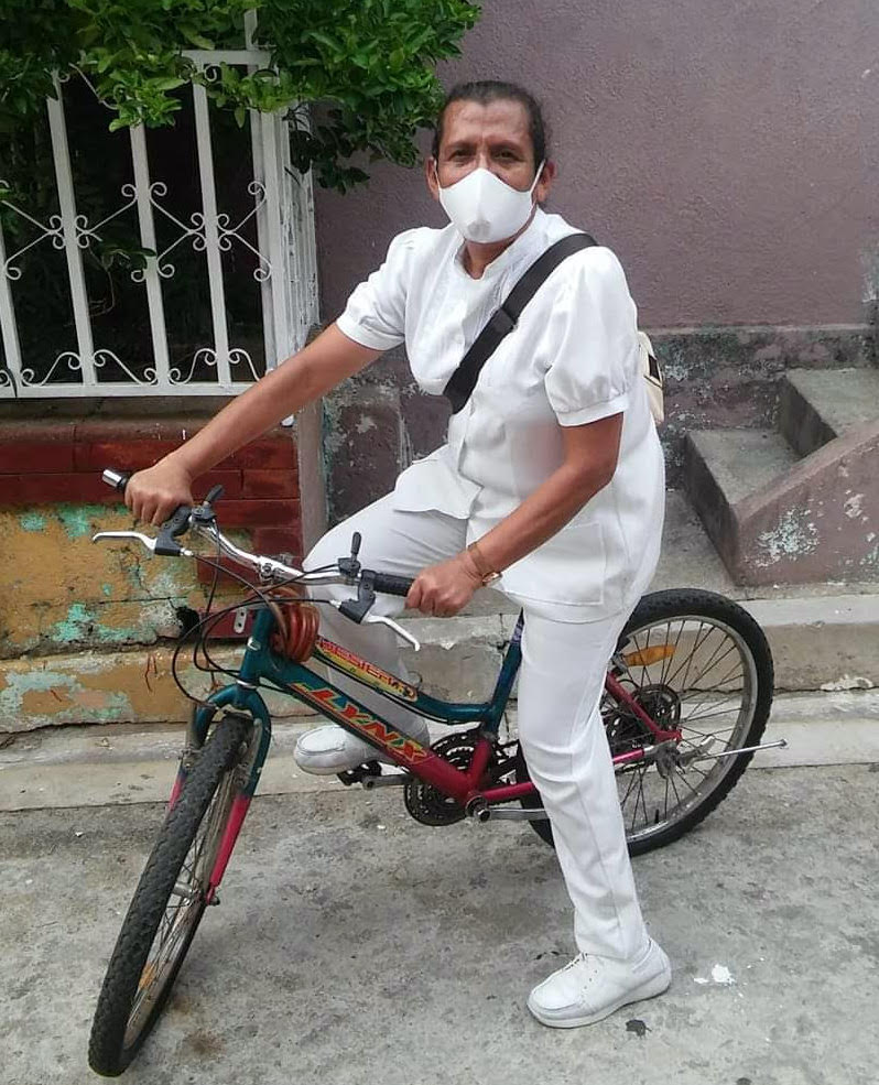 enfermera en bicicleta3