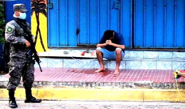 Surfista retenidos por romper cuarentena en La Libertad 2