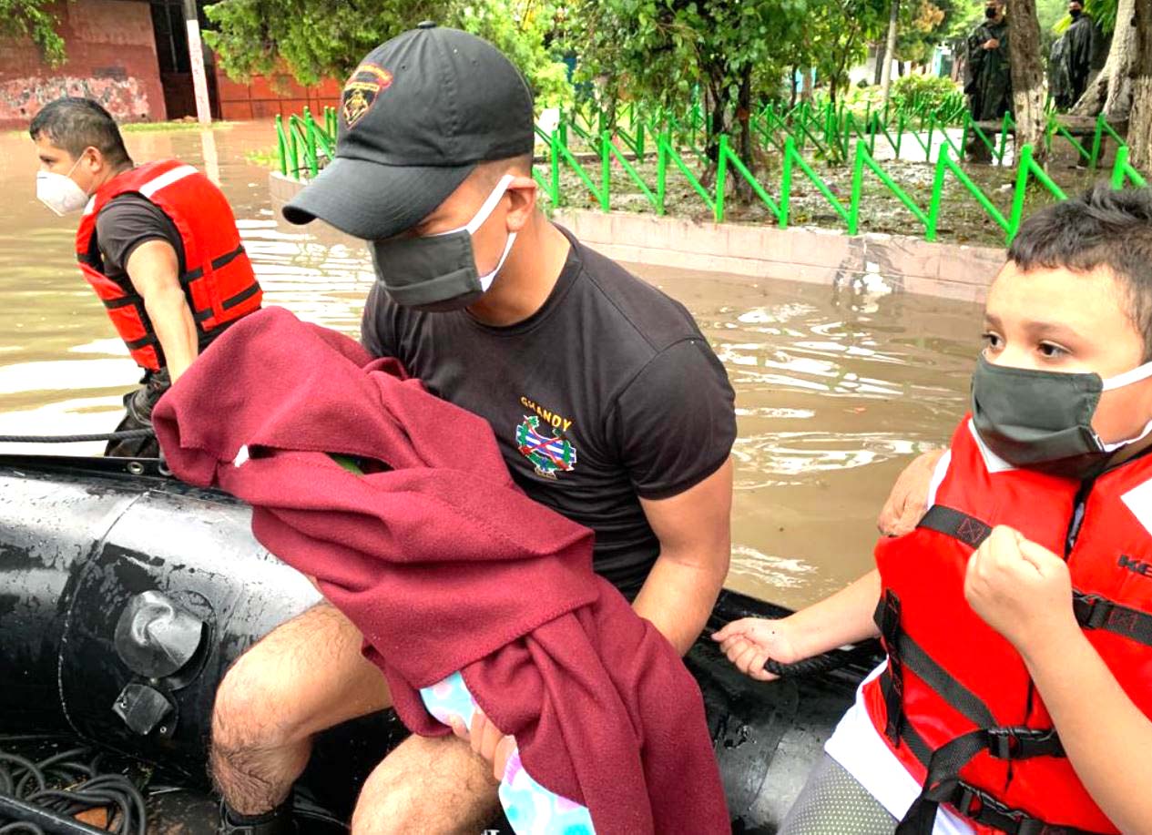 Afectaciones por lluvias en colonia Santa Lucia
