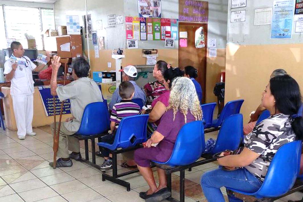 Atención en unidades de salud de San Salvador 2