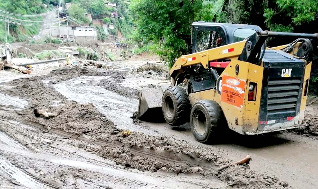 Pos daños cierran paso por puente Agua Caliento