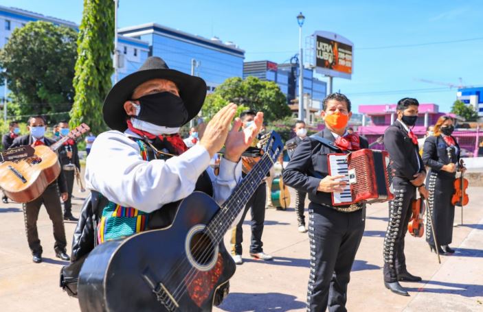 Mariachis en Plaza