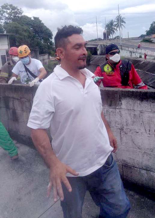 Ebrio en el río Acelhuate 7