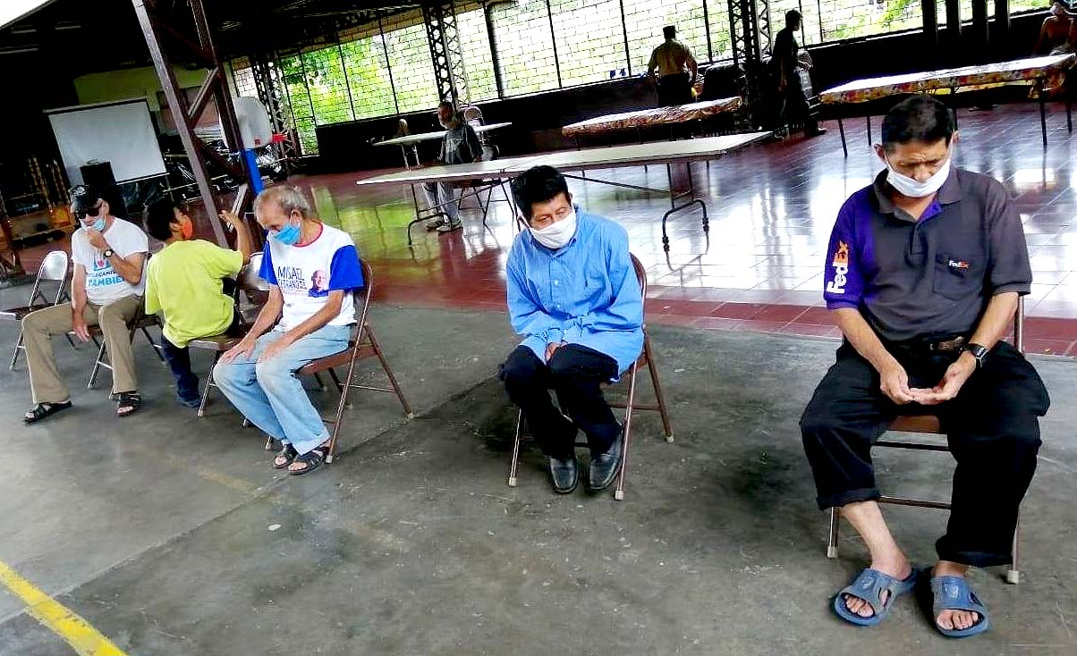 Cortan pelo a adultos mayores gratis Fotos tomadas de alcaldía de Sonsonate 7